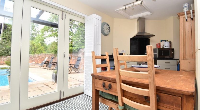 Photo of 2 Bed in Barton Stacey