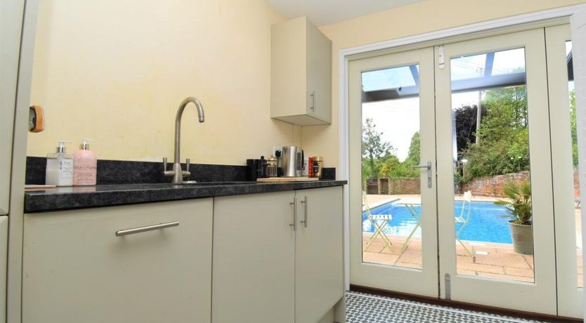 Photo of 2 Bed in Barton Stacey