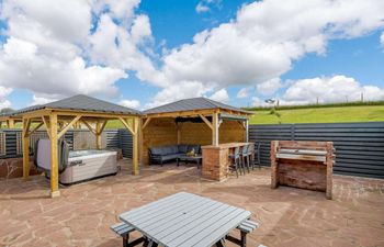 4 Bed in Alexandria Holiday Cottage