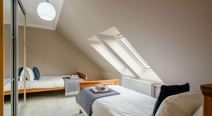 Photo of 4 Bed in Balloch