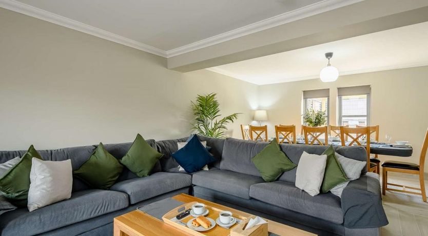 Photo of 4 Bed in Balloch