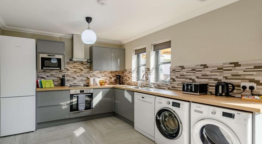 Photo of 4 Bed in Balloch