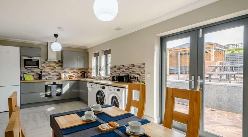 Photo of 4 Bed in Balloch