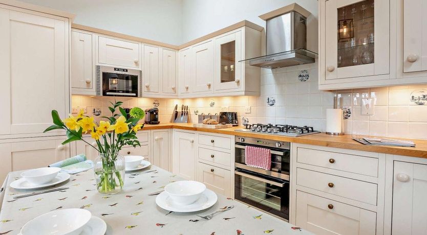 Photo of 2 Bed in Niton