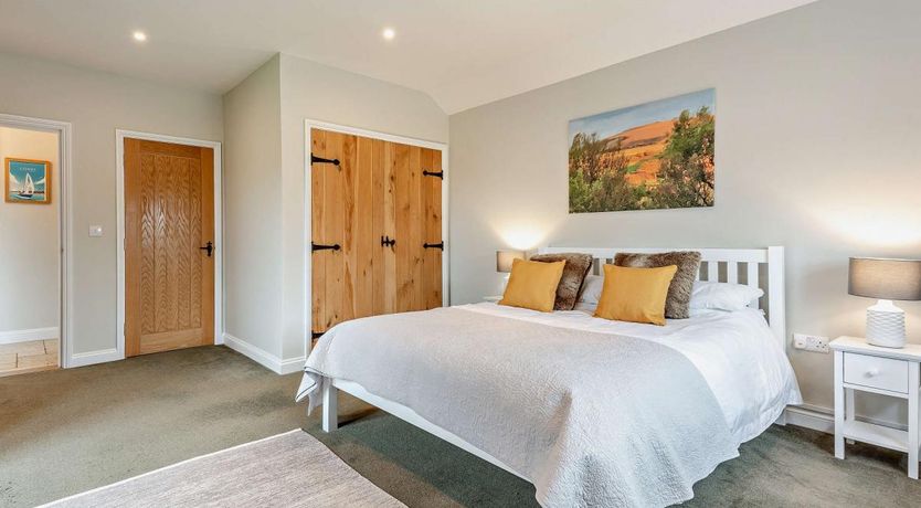 Photo of 2 Bed in Niton