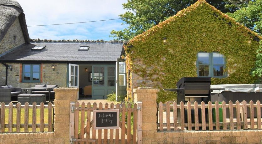 Photo of 2 Bed in Niton