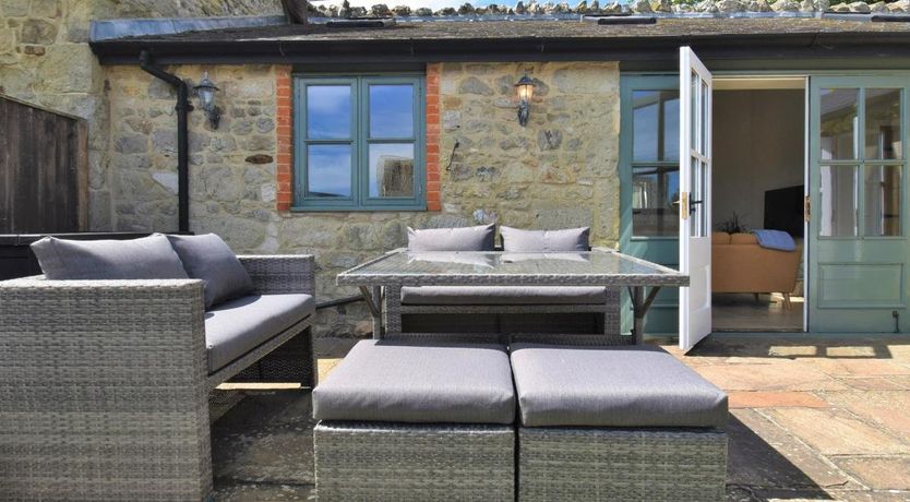 Photo of 2 Bed in Niton