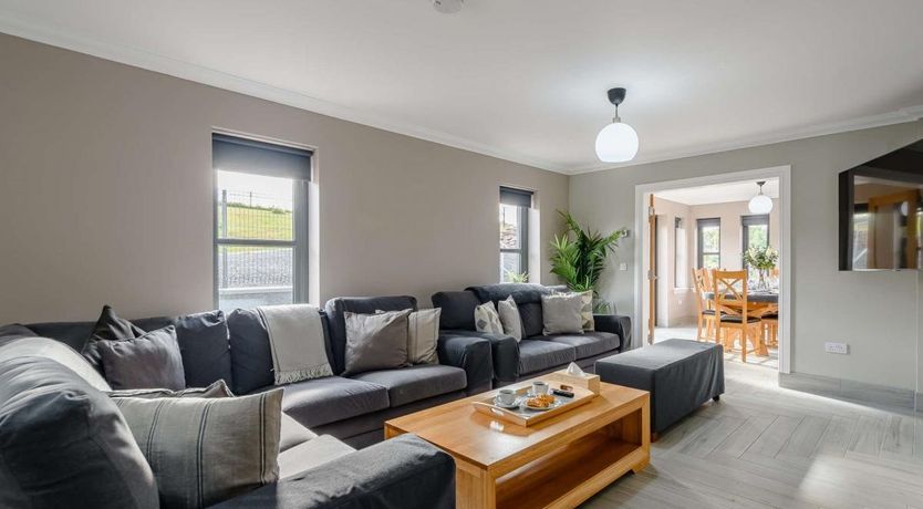 Photo of 3 Bed in Balloch