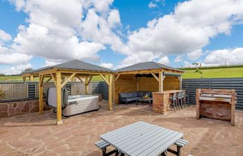 4 Bed in Alexandria Holiday Cottage