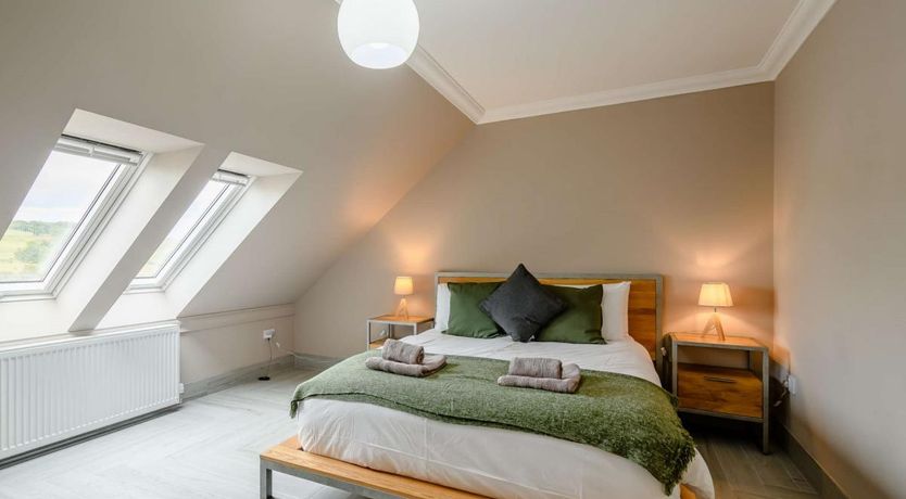 Photo of 4 Bed in Balloch