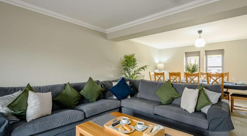 Photo of 4 Bed in Balloch