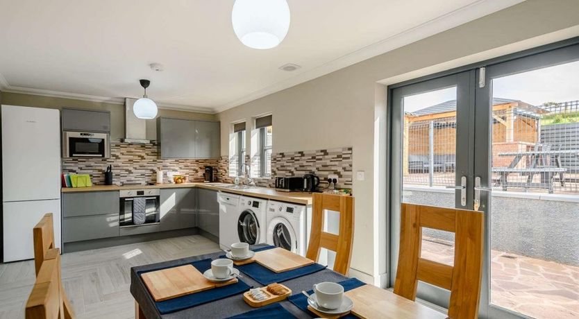 Photo of 4 Bed in Balloch