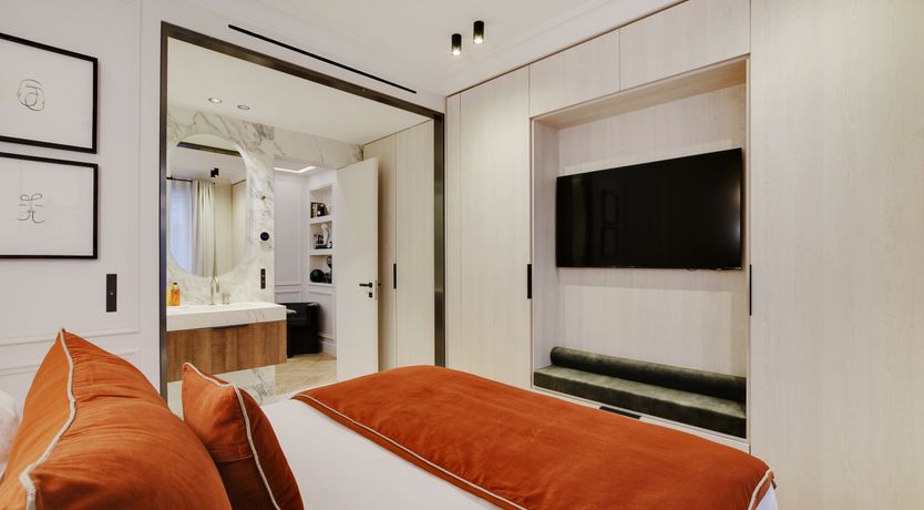 Photo of Beautiful Avenue