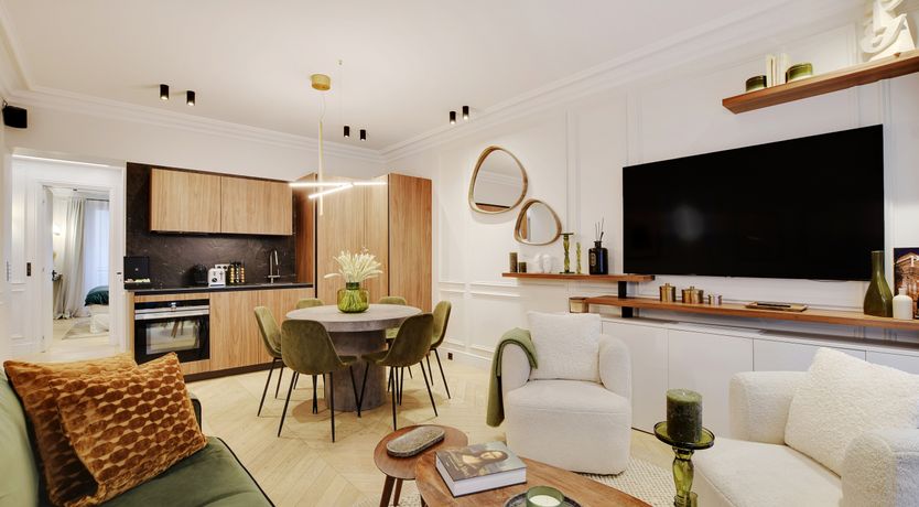 Photo of Beautiful Avenue