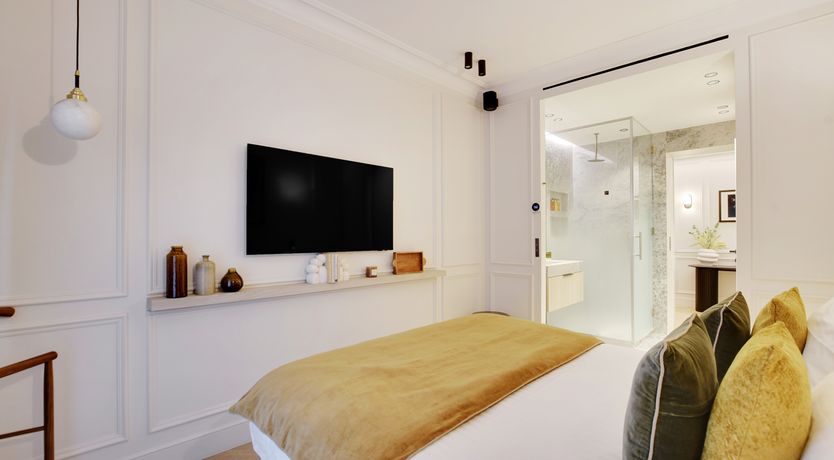 Photo of Beautiful Avenue