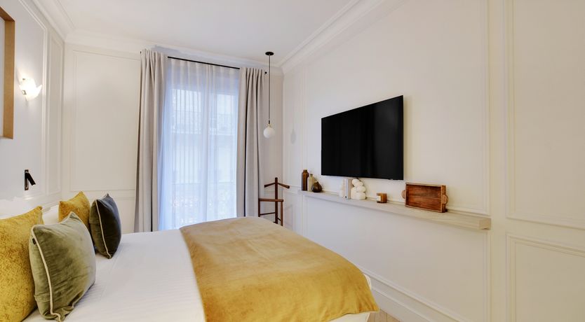 Photo of Beautiful Avenue