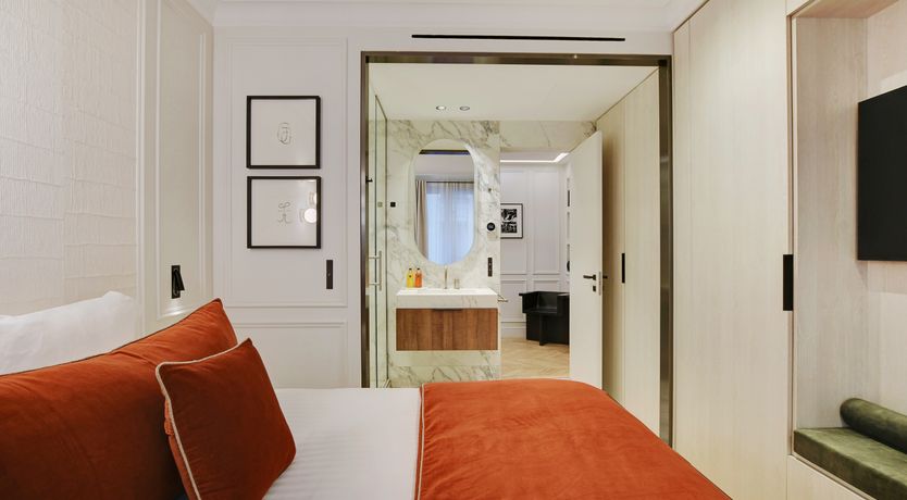 Photo of Beautiful Avenue