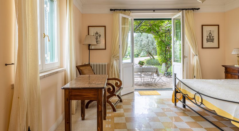 Photo of Days of Wine & Roses