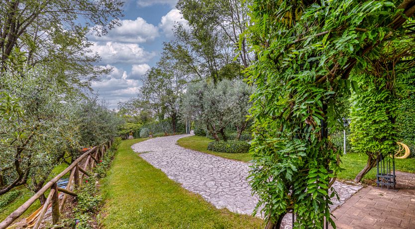 Photo of Days of Wine & Roses