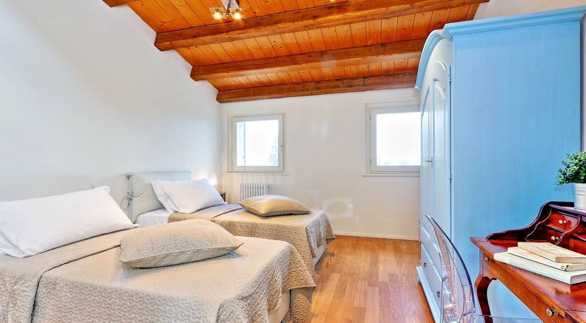 Photo of Five Leaves Left