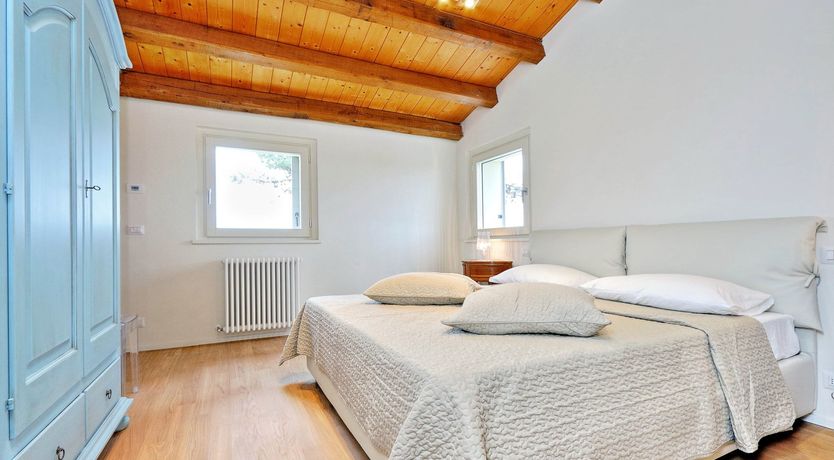 Photo of Five Leaves Left