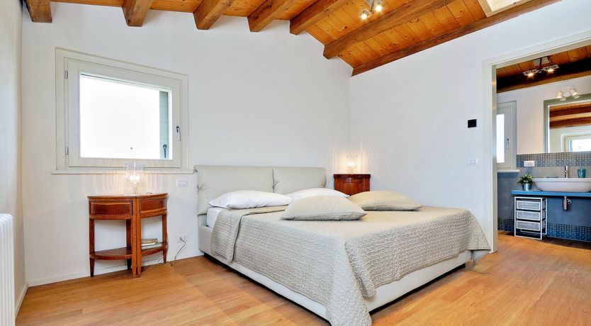 Photo of Five Leaves Left