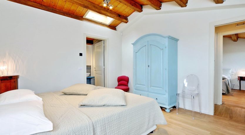 Photo of Five Leaves Left