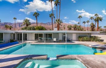 Palm Tree Springs Holiday Home