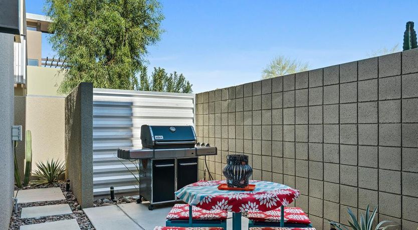 Photo of Made You Look