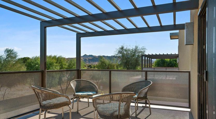 Photo of Made You Look