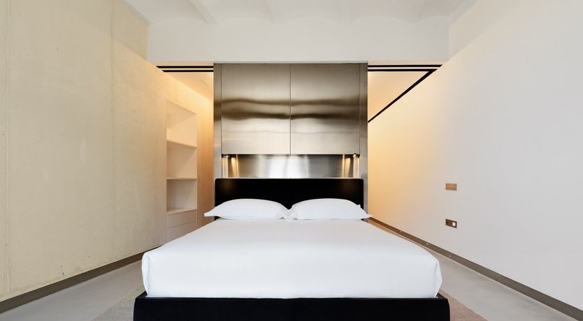 Photo of Mirror Wall