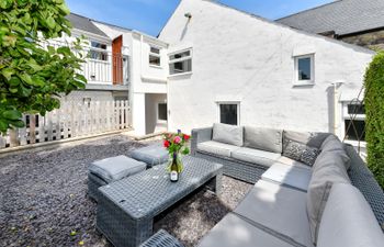 The Grain Store Plas Llwyndu  Holiday Home