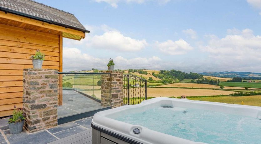 Photo of 3 Bed in Llandyssil