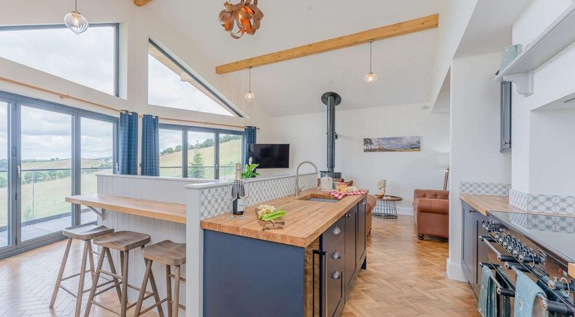 Photo of 3 Bed in Llandyssil