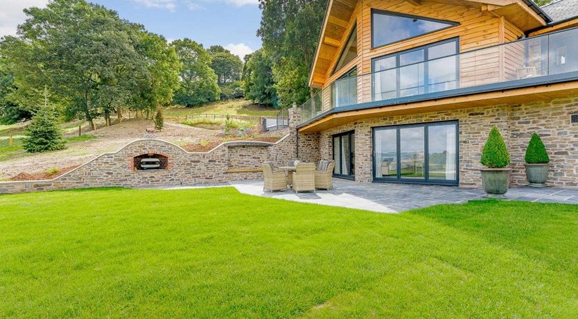 Photo of 3 Bed in Llandyssil