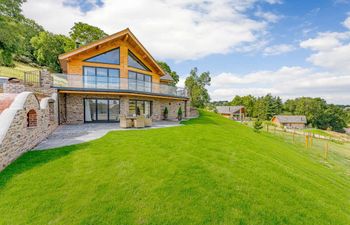 Log Cabin in Mid Wales Holiday Cottage