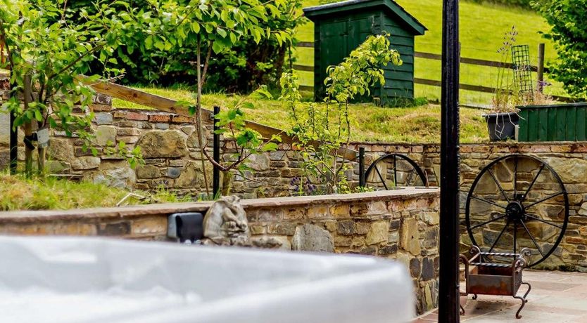 Photo of 2 Bed in Mochdre