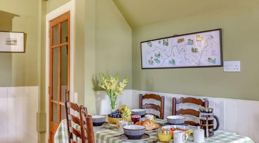 Photo of 4 Bed in Kinnoir