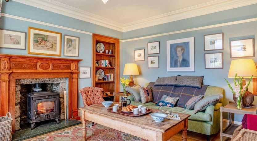 Photo of 4 Bed in Kinnoir