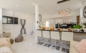 Photo of 2 Bed in Eastbourne
