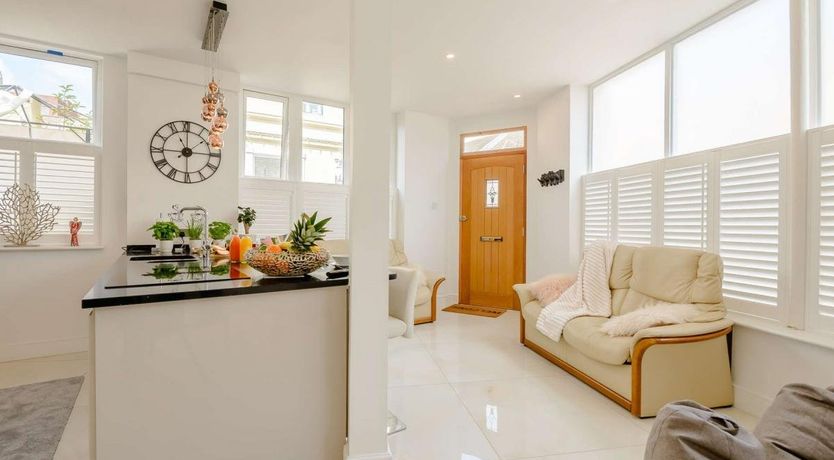 Photo of 2 Bed in Eastbourne