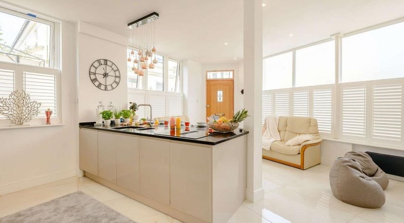 Photo of 2 Bed in Eastbourne