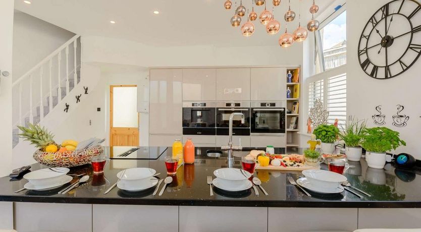 Photo of 2 Bed in Eastbourne