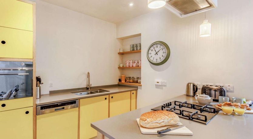 Photo of 4 Bed in Bideford