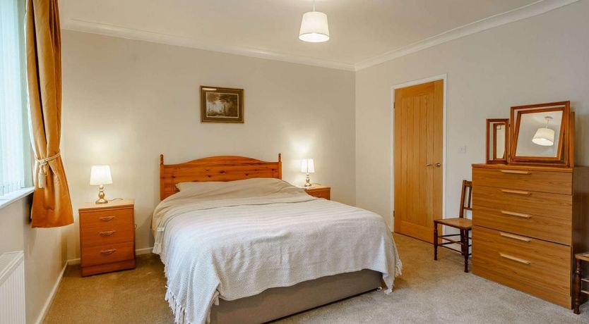 Photo of 3 Bed in The Green