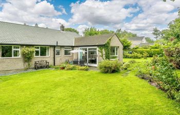3 Bed in The Green Holiday Cottage