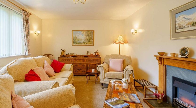 Photo of 3 Bed in The Green