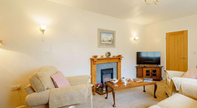 Photo of 3 Bed in The Green