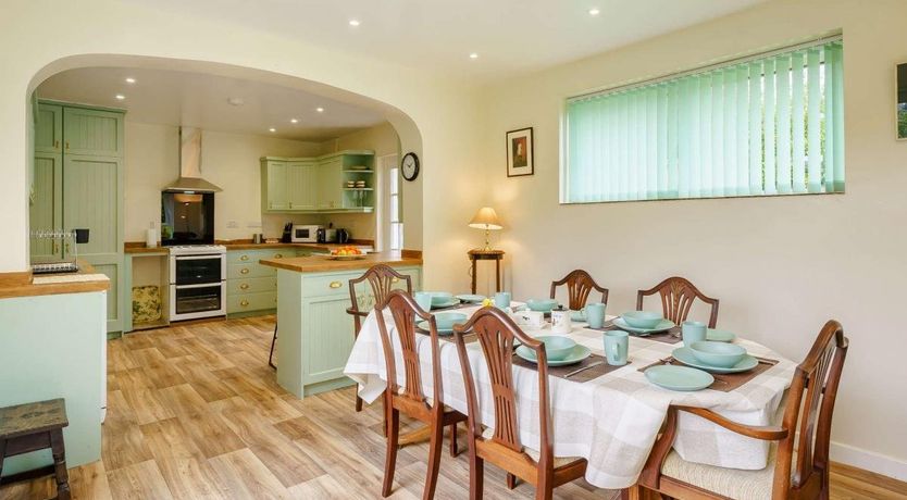 Photo of 3 Bed in The Green