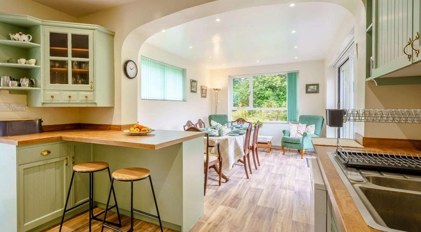 Photo of 3 Bed in The Green